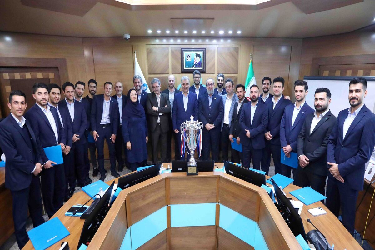 قدردانی مدیرعامل و اعضای هیئت مدیره از تیم فوتسال بانک دی