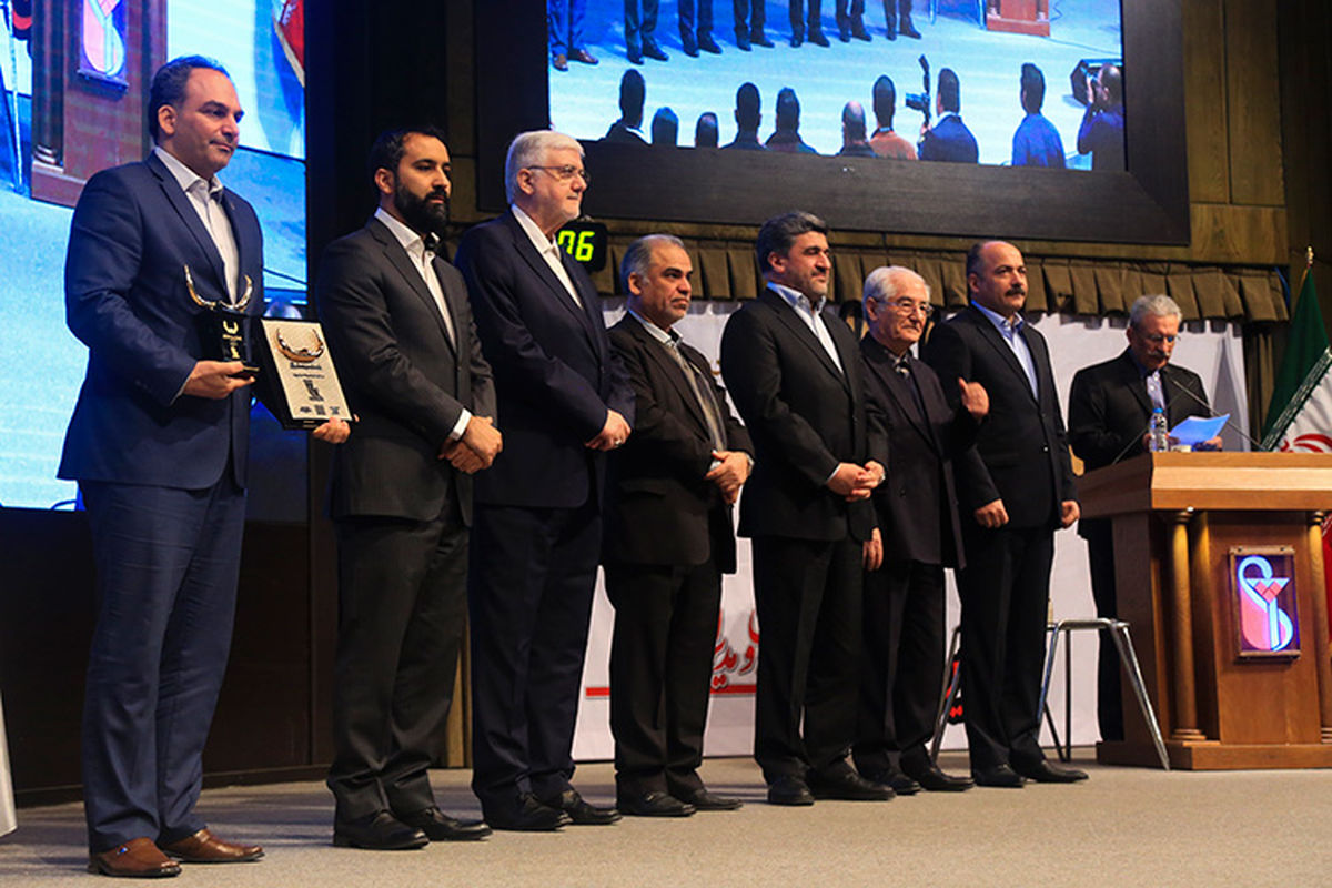 تندیس زرین جایزه ملی مدیریت مالی ایران بانک پاسارگاد