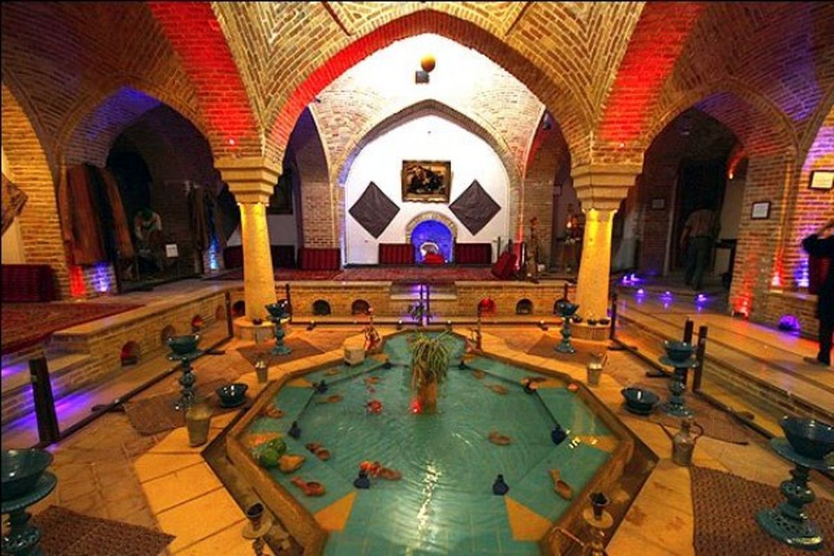 جشنواره کرسی نشینی در حمام قلعه همدان