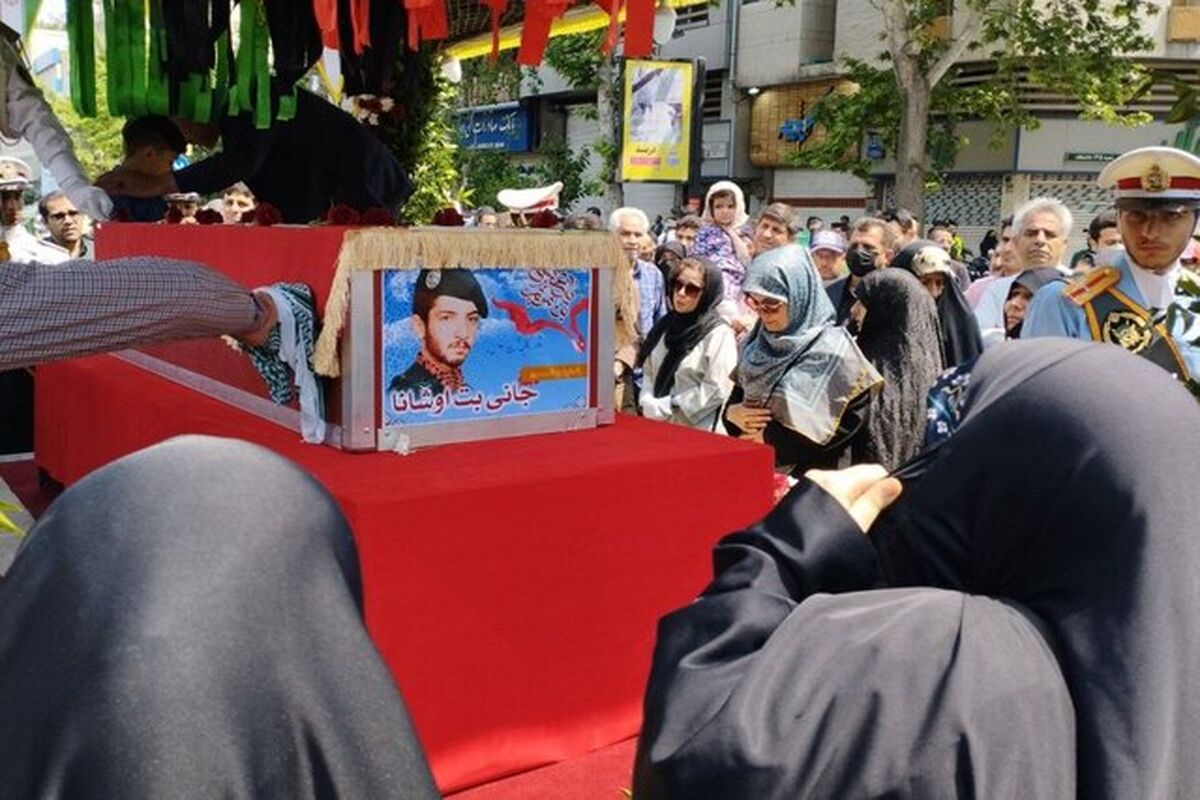 پیکر جانی بت اوشانا در نماز جمعه تهران تشییع شد