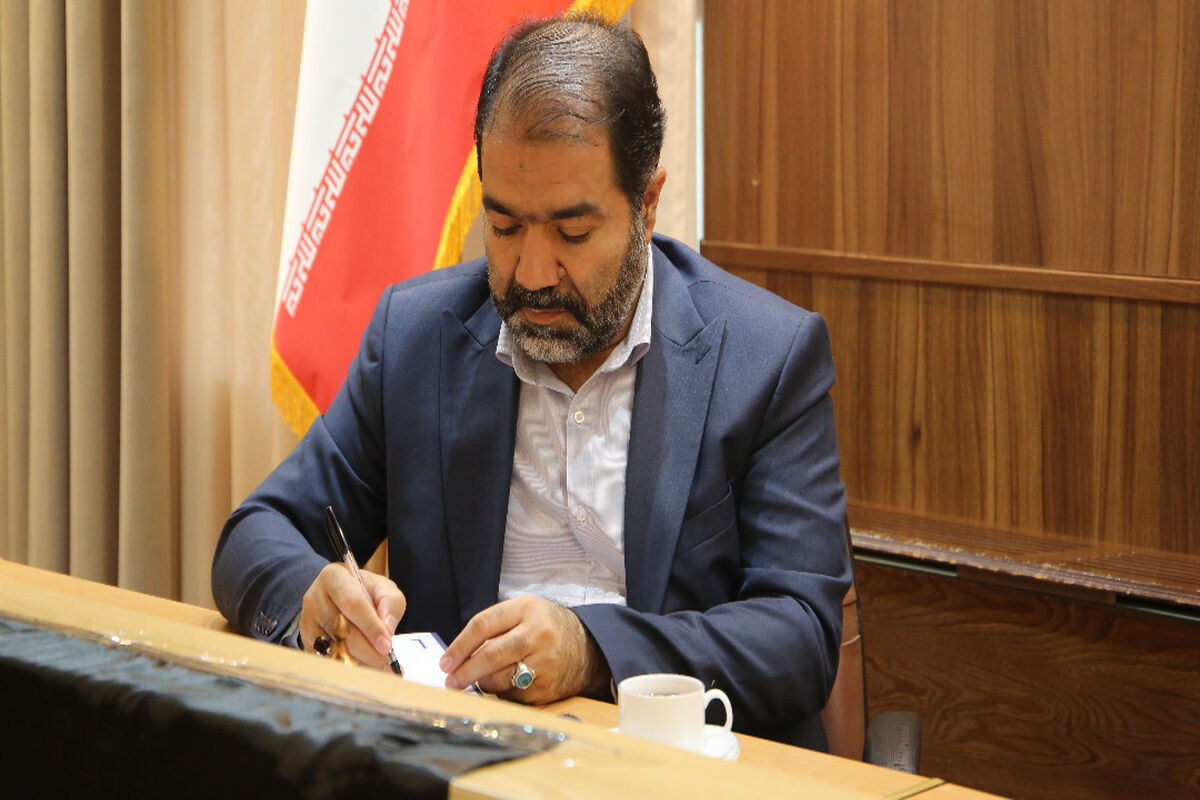استاندار اصفهان.