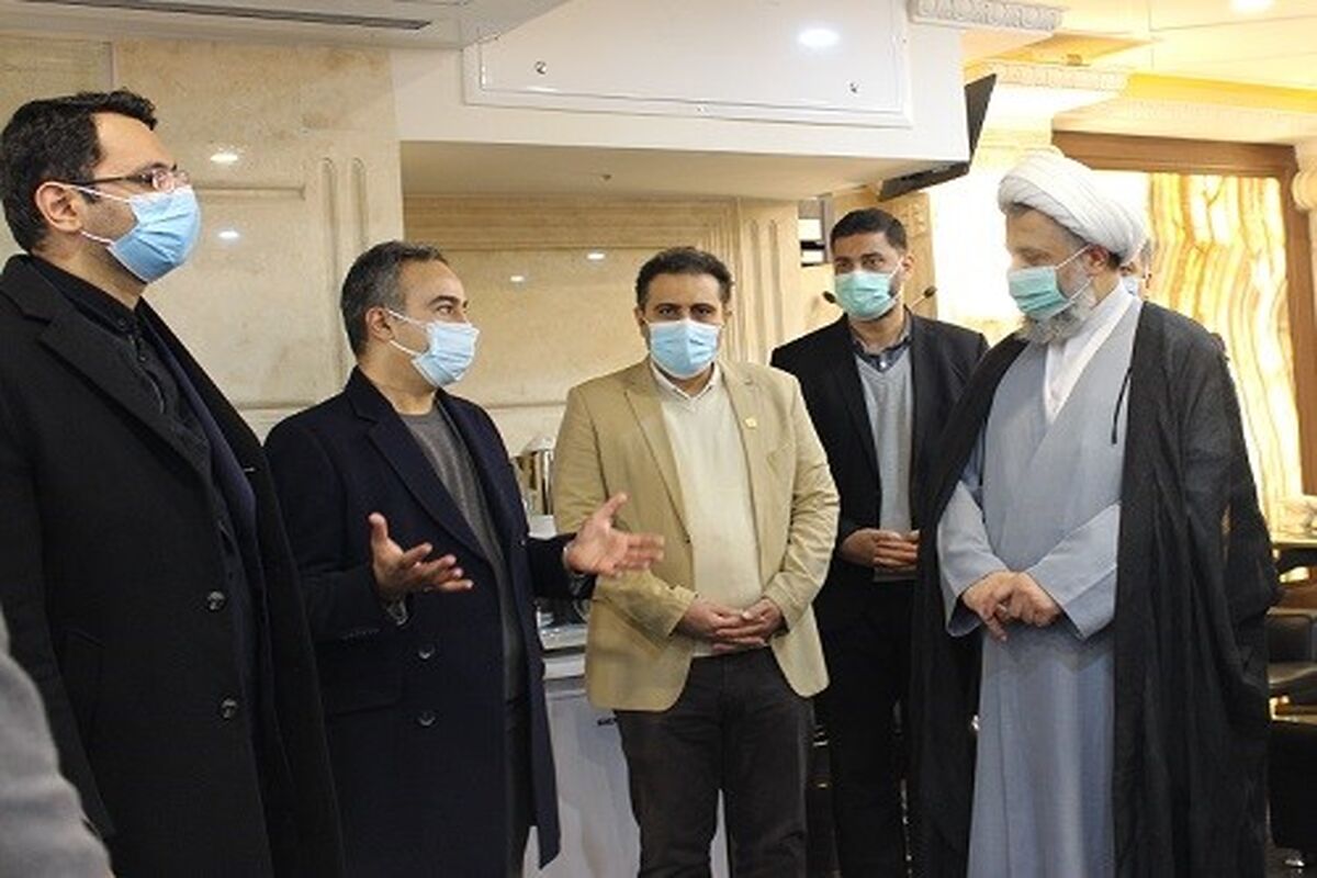 گروه چکاد