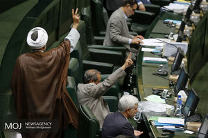 علوی: آخوندی نظریه‌پرداز وزارت راه است