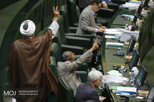 علوی: آخوندی نظریه‌پرداز وزارت راه است