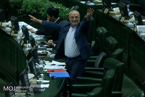 ظریف به مجلس احضار شد