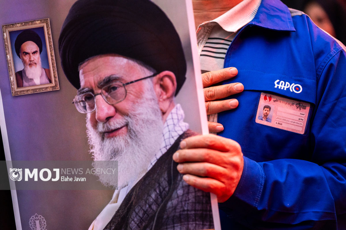 ادای احترام جامعه کارگری به رهبر شهید انقلاب