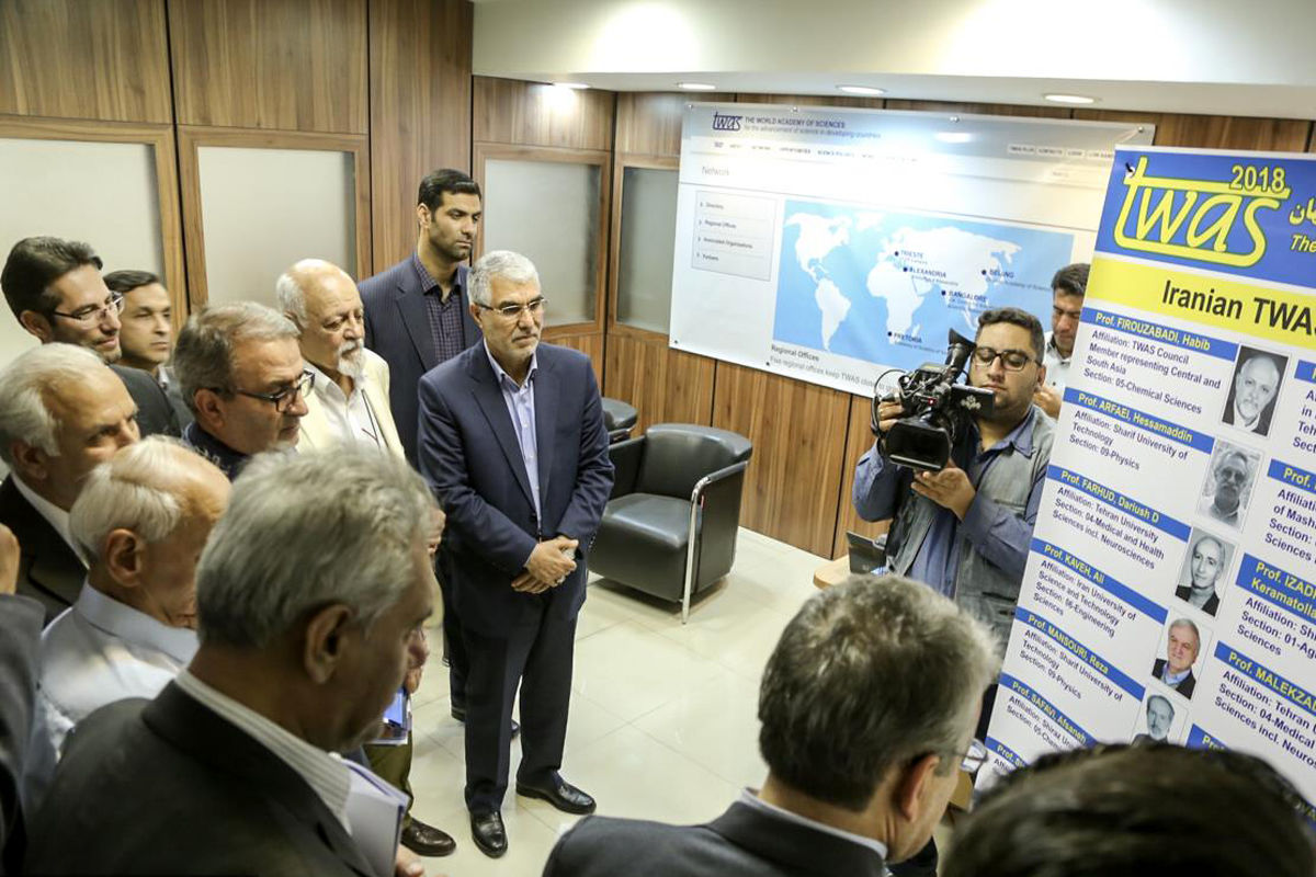 اسماعیل تبادار در مرکز منطقه ای اطلاع رسانی علوم و فناوری و پایگاه استنادی علوم جهان اسلام