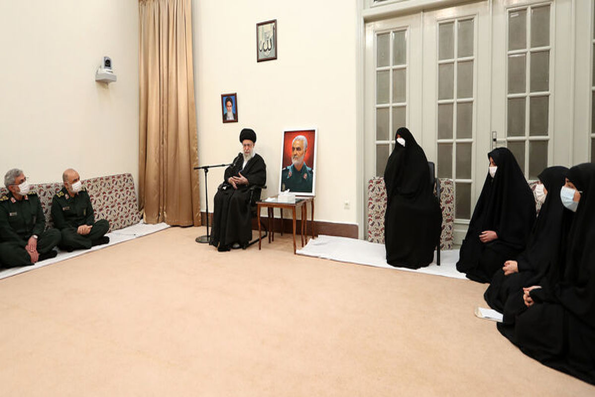 رهبر انقلاب در دیدار با خانواده شهید سلیمانی