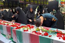 لحظاتی از وداع خانواده‌های شهدای حمله اسرائیل به ایران با پیکر شهدا + فیلم
