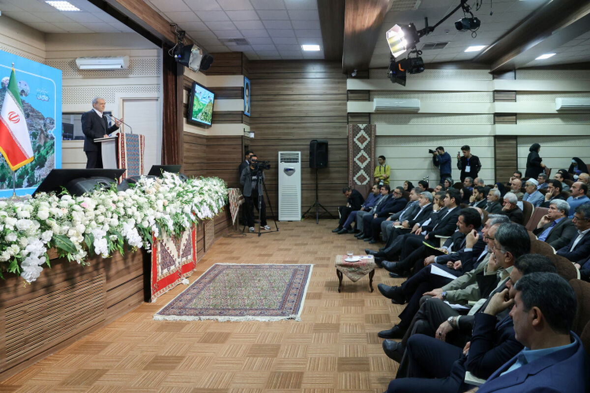 رئیس جمهور در نشست با فرهیختگان، فعالان اجتماعی و فرهنگی کردستان: