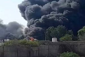آتش سوزی در سه انبار ضایعات بندرعباس