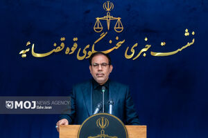 مراقب «بمباران خبری» دشمن برای ایجاد ناامیدی در جامعه باشیم