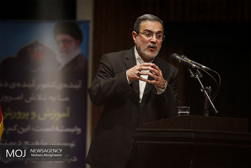 برای تامین هزینههای مدارس مجبوریم از خانوادهها کمک مالی بخواهیم