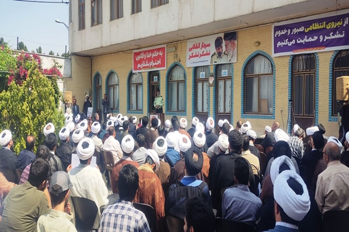 سردار احمدرضا رادان در جمع اساتید و طلاب