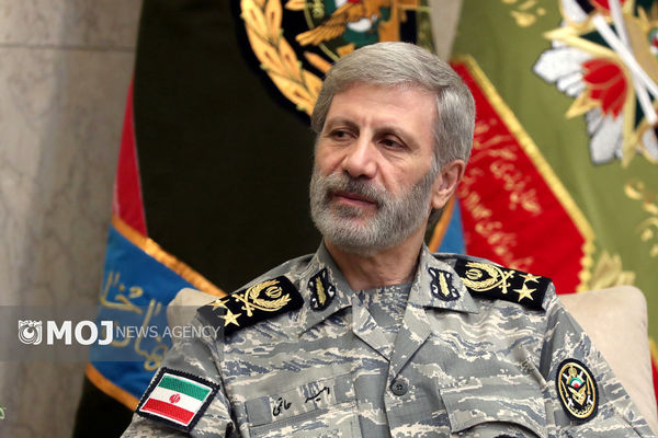 فرمانده کل ارتش به مناسبت روز پدر را تبریک گفت