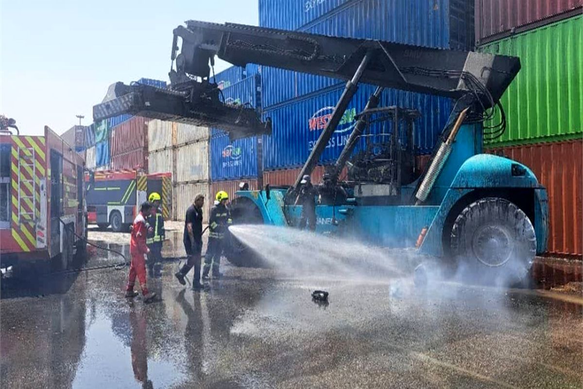 مهار-آتش-سوزی-جزئی-در-بندر-شهید-رجایی