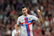  مهاجم لهستانی بارسلونا تیمش را در سفر به میلان همراهی می‌کند