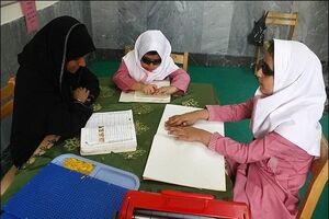 دانش آموزان استثنایی از تحصیل جا ماندند!/ آموزش و پرورش: شاید اول زمستان!