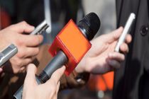 اصحاب رسانه باید مطالبه گر و پرسش گر باشند 