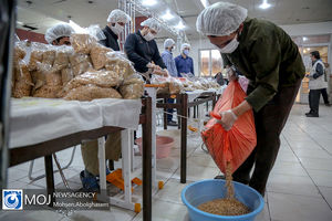 تهیه بسته های معیشتی توسط سازمان بسیج دانشجویی