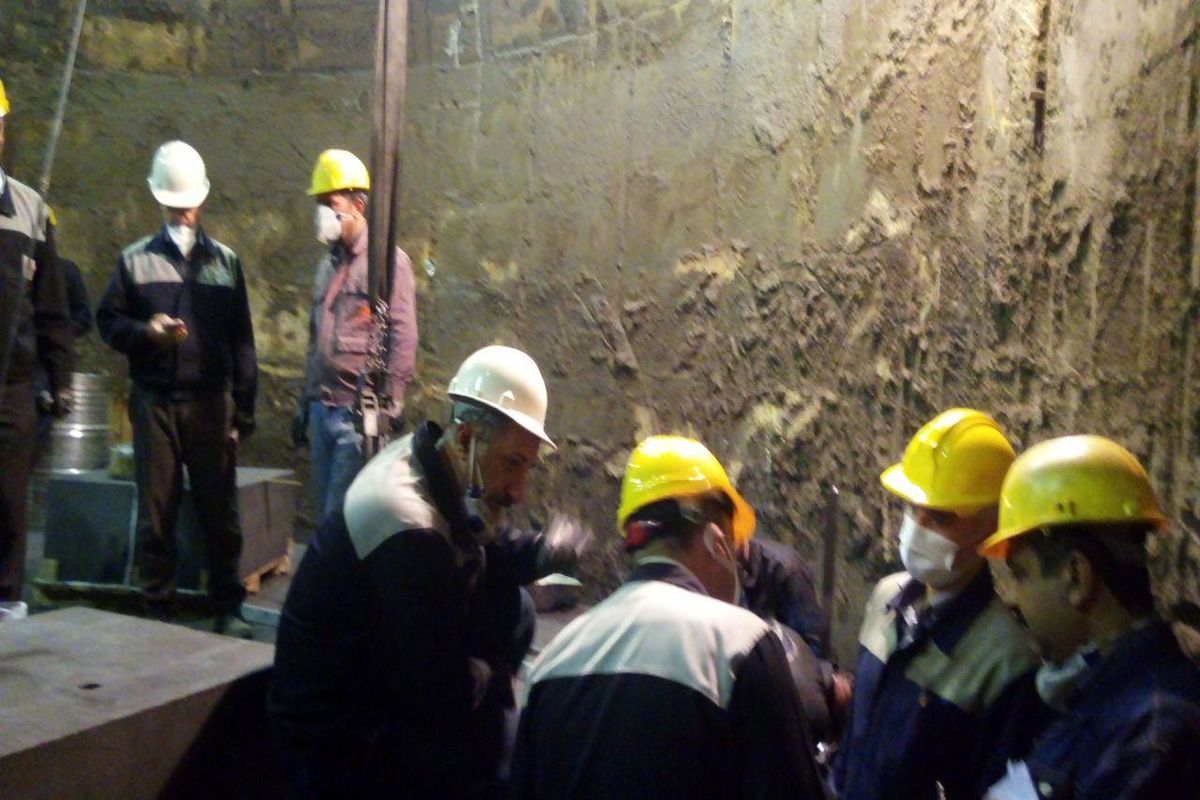 بازدید یزدی زاده از روند بازسازی کوره بلند شماره یک