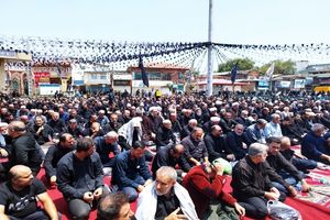 باید بُعد انقلابی عاشورا و شعار «هیهات منا الذله» را زنده نگه داریم