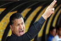 عصبانیت شدید دایی و بازیکن سایپا از تصمیم داور