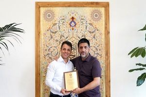 لوح بهترین مربی سال ۲۰۲۴ آسیا به رنگرز اهدا شد