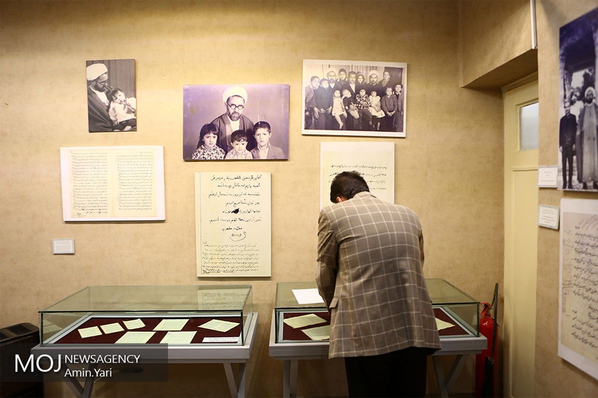 رونمایی تمبر چهلمین سالگرد شهادت استاد مطهری