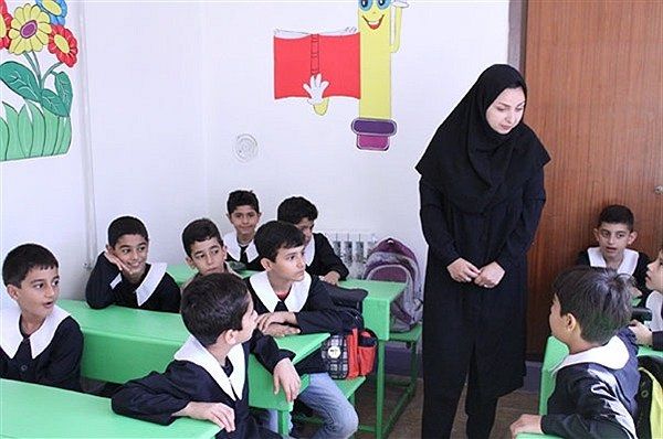 به مناسبت هفته معلم از 30 معلم برتر هرمزگان تجلیل میشود