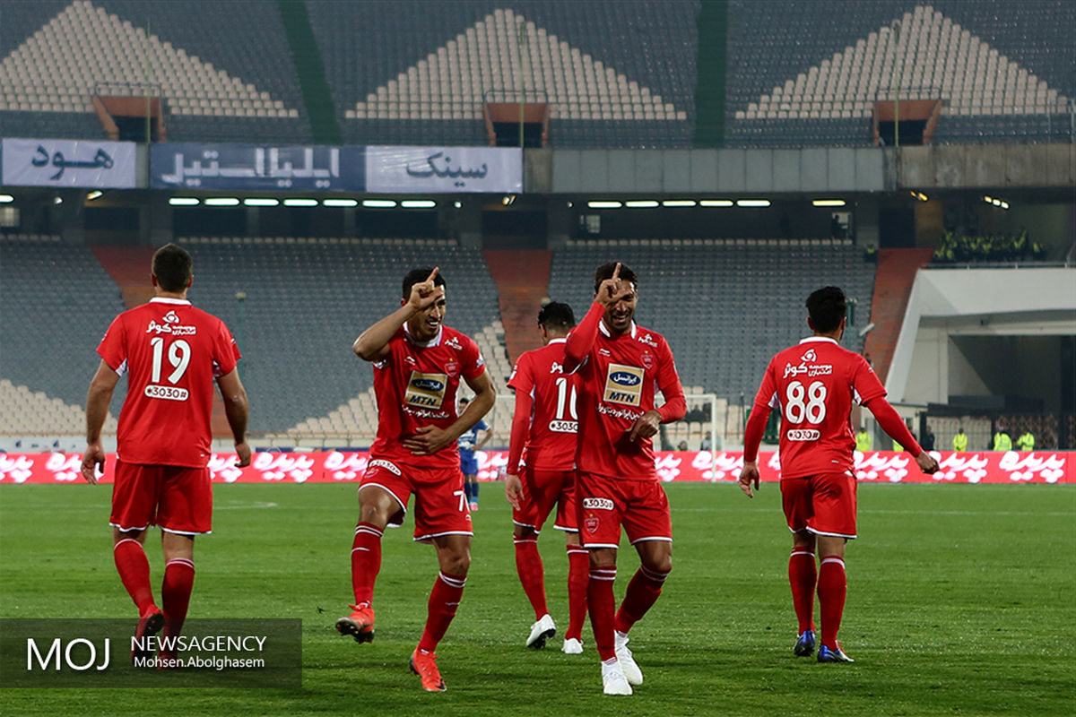 دیدار تیم های فوتبال پرسپولیس و استقلال خوزستان