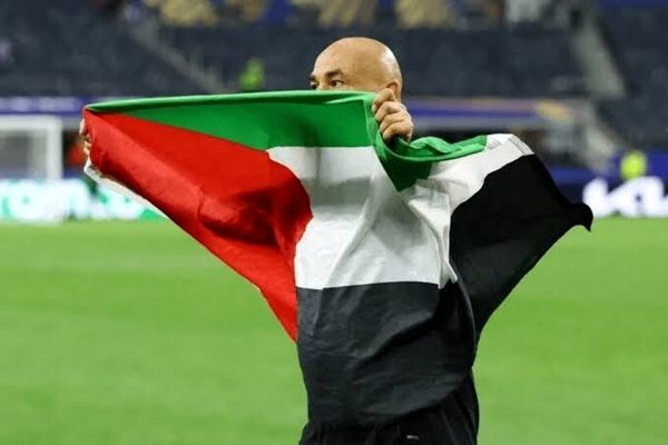 سرمربی مصر با تماشاگر رژیم منحوس صهیونیستی درگیر شد