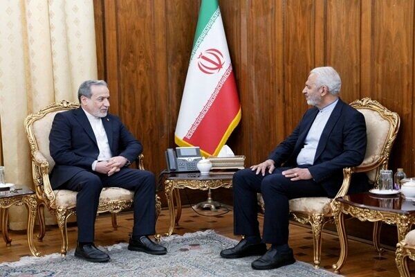 سرپرست سفارت جمهوری اسلامی ایران در کابل با عراقچی دیدار کرد