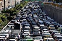 ترافیک در معابر و بزرگراه های تهران پرحجم و سنگین است