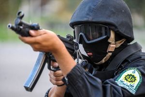 زمین‌گیری مردان نقابدار توسط پلیس استان مرکزی