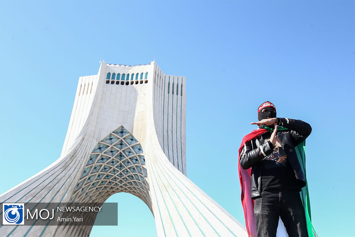 جشن چهل و یکمین سال انقلاب از فراز برج آزادی