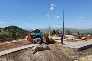 آغازعملیات محوطه سازی و احداث فضای سبز جنب مسجد نور در پارک جنگلی آبیدر 