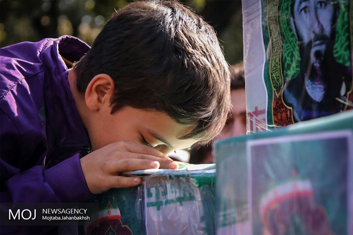 مراسم تشییع شهدا در گلستان شهدای اصفهان