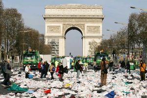 نارضایتی عمومی از اعتصاب های گسترده در فرانسه