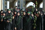 تجمع باشکوه بانوان محله نوغان مشهد با برافراشتن پرچم خونخواهی رهبر شهید
