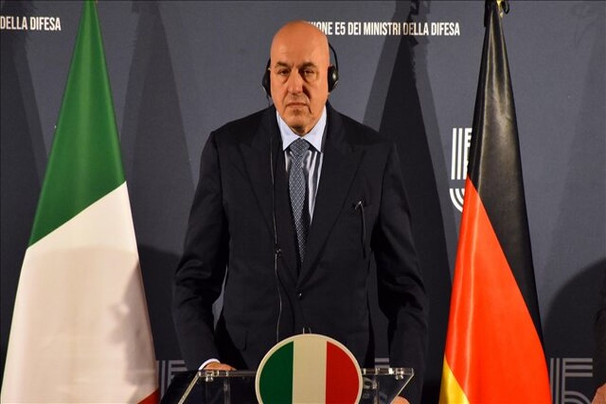 وزیر دفاع ایتالیا
