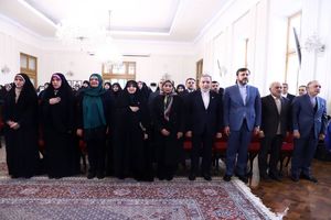 روایت واحد و واقعی از زن ایرانی ارائه دهیم/ به وجود زنان ایرانی خارج از کشور افتخار می‌کنیم