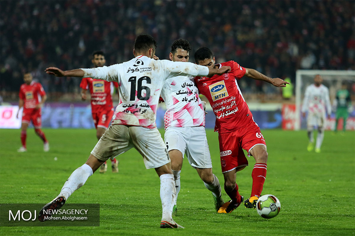 دیدار تیم های فوتبال پرسپولیس و تراکتورسازی تبریز