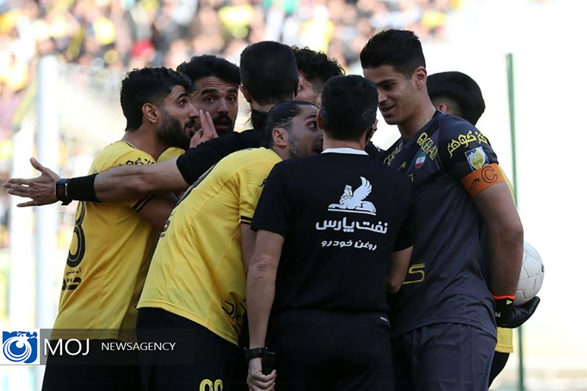 دیدار تیم های فوتبال سپاهان و پرسپولیس