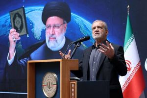 تجلیل رئیس‌جمهور از خانواده‌های شهدای خدمت