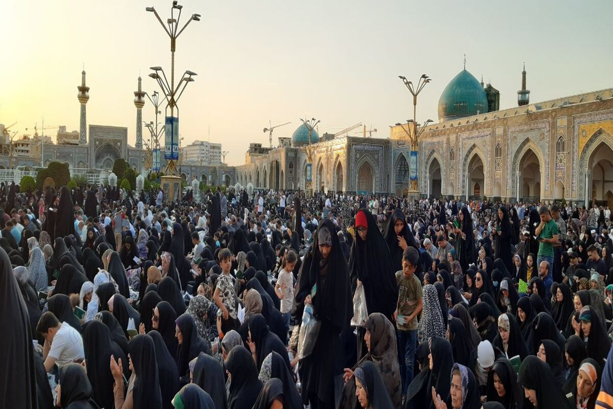 دعای عرفه در حرم مطهر رضوی