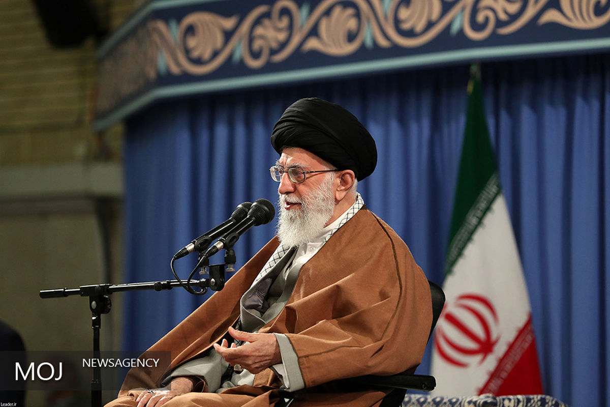 دیدار جمعی از کارگران با مقام معظم رهبری