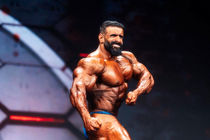 لحظه اعلام هادی چوپان به عنوان قهرمان مردمی مستر المپیا ۲۰۲۵ + فیلم