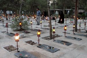 یکسان سازى مزار شهدا از امروز متوقف شد