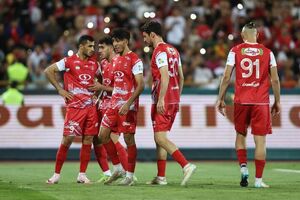 پرسپولیس فرصت طلایی صدر جدول را به استقلال تقدیم کرد